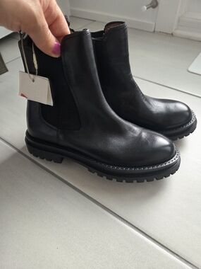 Zara Kids LEATHER Chelsea BOOTS - SIZE 13- NEW